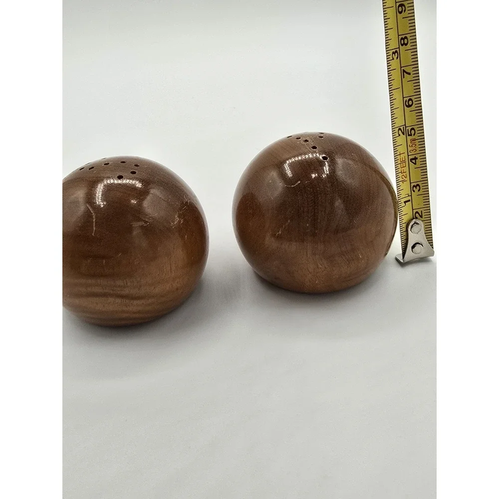 Vintage Wooden Wood MCM Mid Century Modern Salt and Pepper Shakers Round‎